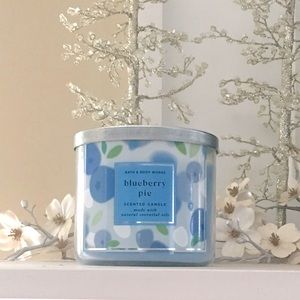 Bath & Body Works Blueberry Pie 3-Wick Candle NWT